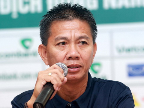 HLV An Ik Soo tỏ ra bình thản trước thành tích lọt vào trận chung kết của U19 Hàn Quốc. Ảnh: Quang Thịnh.