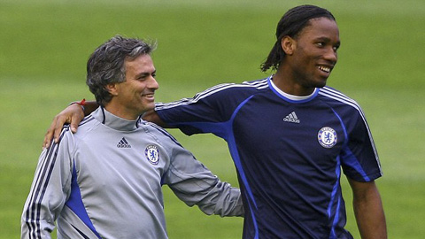 Mourinho cáo buộc Drogba mượn chuyện Chelsea để tư lợi