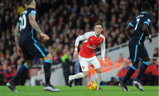 1. Mesut Oezil | Arsenal | 13 kiến tạo.