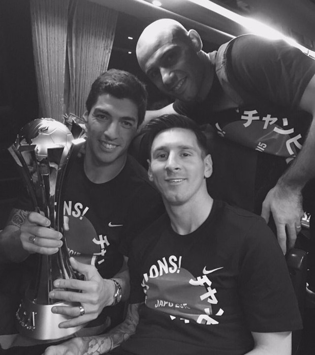 Messi cùng các đồng đội ăn mừng chiến thắng đêm qua. Ảnh: Internet.