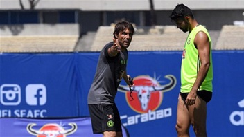Oscar và Diego Costa ăn mừng sau bàn khai thông bế tắc. Ảnh: Internet.