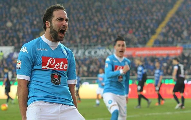 1. Gonzalo Higuain: (SSC Napoli) 21 bàn thắng x 2 = 42 điểm. Ảnh: Internet.