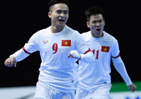 Thắng 8-1, futsal Việt Nam vượt Thái Lan để đứng đầu bảng