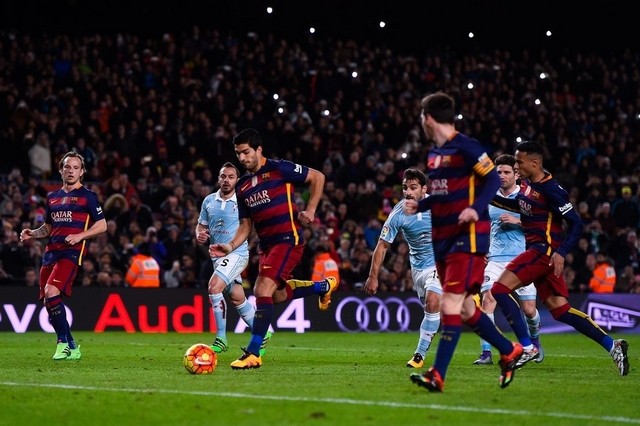 Cãi nhau ỏm tỏi về cú penalty - kiến tạo của Lionel Messi