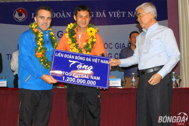 Giành vé đến World Cup 2016, futsal Việt Nam được thưởng gần 2 tỷ