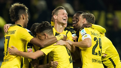 Các cầu thủ Dortmund ăn mừng lặng lẽ. Ảnh: Internet.