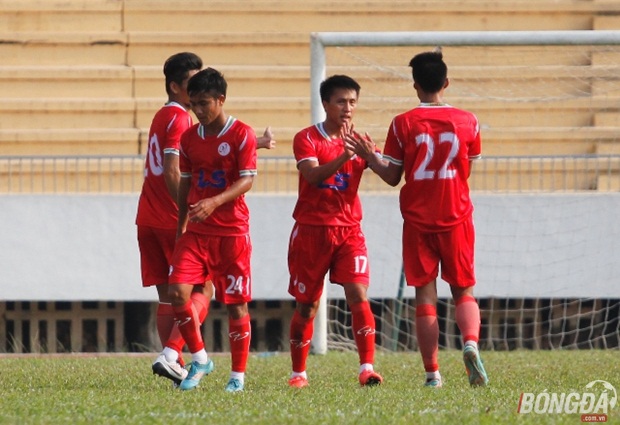 CLB TP.HCM (áo đỏ) đặt quyết tâm cao ở giải HNQG 2016 bằng mục tiêu thăng hạng. Ảnh: Quang Thịnh.