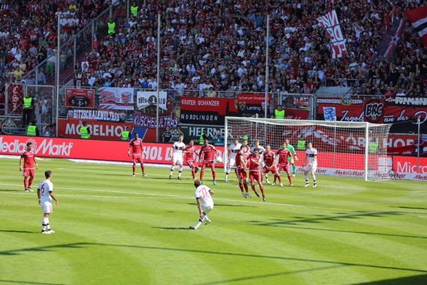 Trước một đối thua đã hết mục tiêu và thua kém về đẳng cấp, Bayern Munich đã dễ dàng có thế trận lấn lướt. Ảnh: Internet.