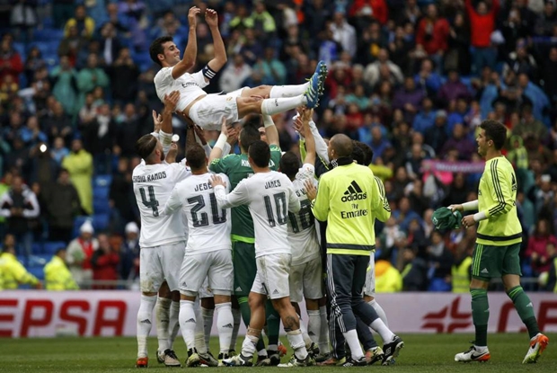 Real Madrid tôn vinh Arbeloa, chợt ngẫm đến Casillas
