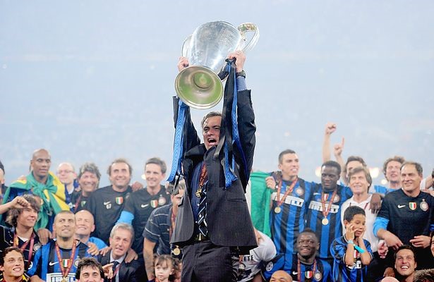 6 - Số lượng đội bóng Mourinho từng dẫn dắt kể từ khi khởi nghiệp vào năm 2000. Sau quãng thời gian làm trợ lý cho cố HLV Sir Bobby Robson tại Barcelona, ông bắt đầu tập trung vào huấn luyện và gây ấn tượng tại Benfica và Uniao de Leiria. Sau đó ông đã dẫn dắt hàng loạt tên tuổi lớn tại châu Âu như Porto, Chelsea (hai lần), Inter Milan và Real Madrid và gặt hái rất nhiều thành công. Ảnh: Internet.