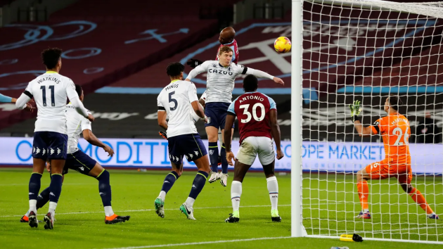 Aston Villa sau quãng thời gian đầu mùa giải thăng hoa, đang hiện nguyên hình về một đội bóng tầm trung phải chật vật trụ hạng mùa trước.