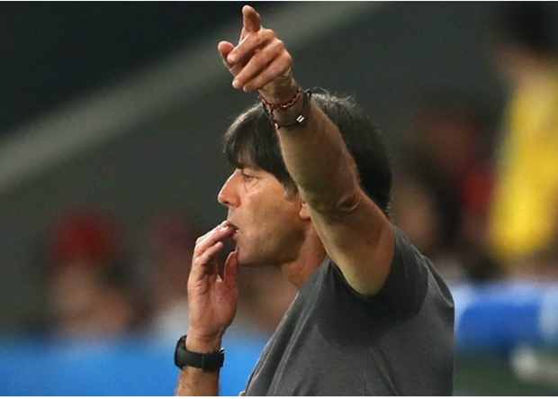 Ảnh bài viết SỐC: HLV Joachim Low lại 'bẩn bựa', 'mất vệ sinh'