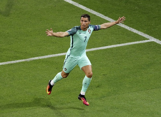 Điểm tin sáng 09/07: Guardiola đáp trả Mourinho; Ronaldo sẽ bị 'bắt chết' ở CK