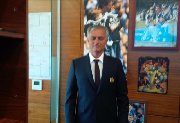 CỰC NÓNG: Mourinho để lộ đội hình M.U, có tên Pogba
