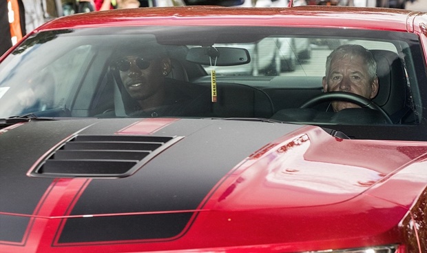Pogba đi chuyên cơ, xế khủng ngày trở lại Manchester