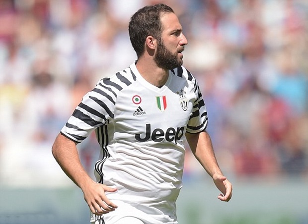 Phát hoảng với thân hình béo ụ của Gonzalo Higuain