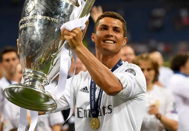 Kaka 'cạn lời' với 'siêu  nhân' Ronaldo