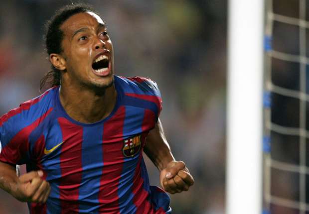 Nóng: Ronaldinho bất ngờ trở lại Barcelona