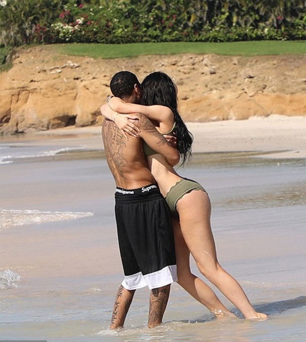 Kylie Jenner lại khoe đường cong gây choáng ngợp - Bóng Đá