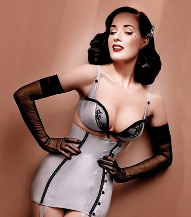 Dita Von Teese - Choáng ngợp với vẻ đẹp cổ điển - Bóng Đá