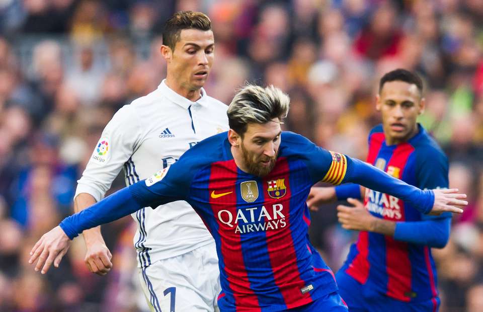 'Messi, Ronaldo là những con quái thú' - Bóng Đá