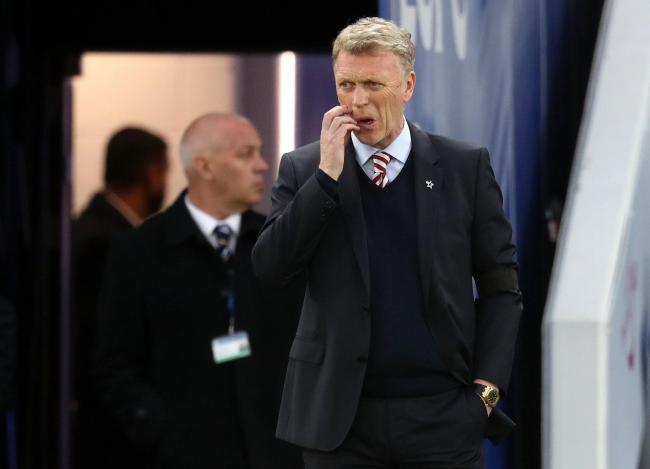 Moyes tố trọng tài 'giúp đỡ' Man United - Bóng Đá