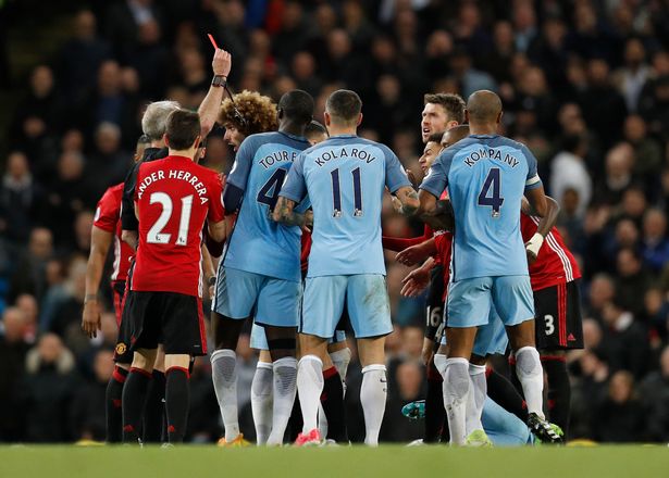 5 điểm nhấn Man City - Man Utd: Mourinho suýt ngất vì Fellaini - Bóng Đá