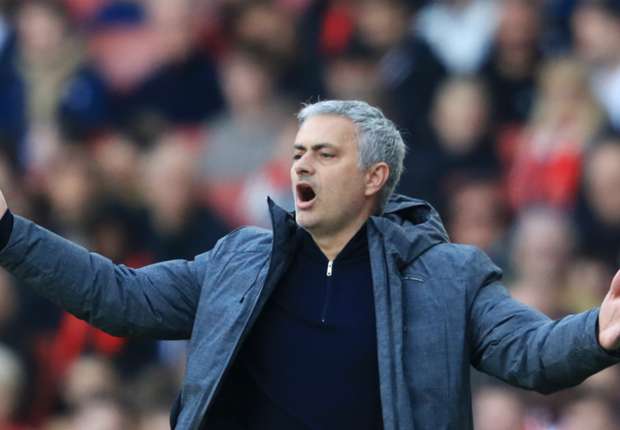 Cuộc đua Top 4: Mourinho chính thức 'giương cờ trắng' - Bóng Đá