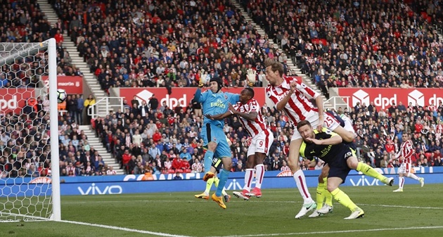 Chấm điểm Arsenal trận thắng Stoke City: 'Ngả mũ' trước Sanchez - Bóng Đá