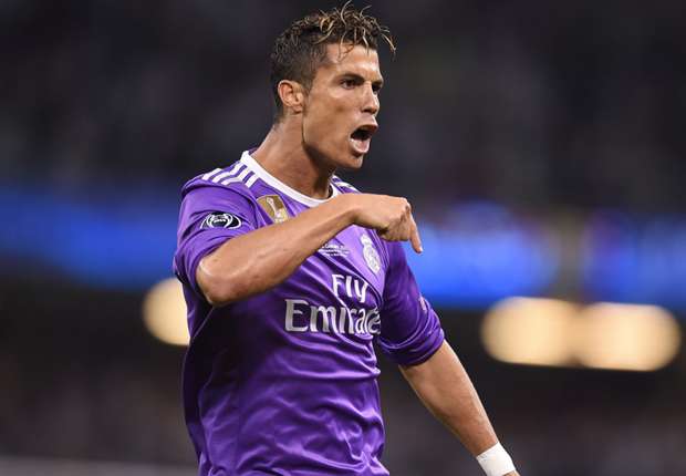 Ghi bàn như 'điện', Ronaldo vượt Messi giật giải 'Vua phá lưới' Champions League - Bóng Đá