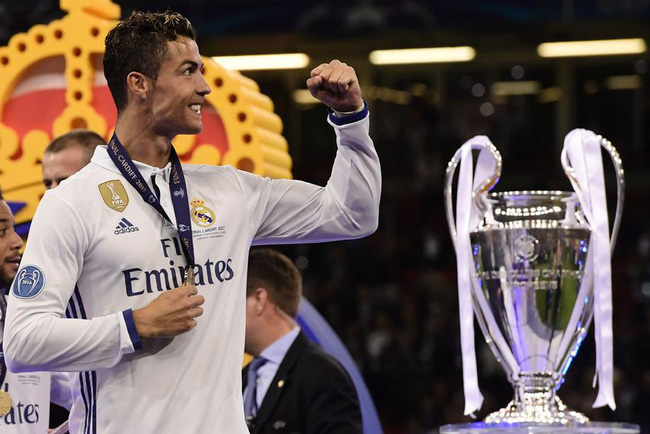 Chùm ảnh: 8 năm trước, Ronaldo rời M.U tới Real Madrid và phần còn lại là lịch sử - Bóng Đá