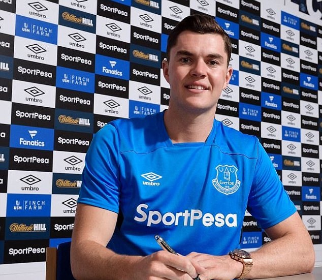 Chùm ảnh: Cựu sao trẻ M.U rạng rỡ ra mắt Everton với HĐ kỷ lục - Bóng Đá