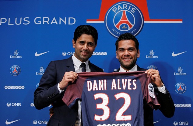 Ra mắt PSG, Dani Alves được chào đón như ông hoàng - Bóng Đá