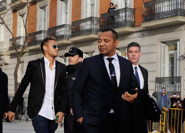 NÓNG: Cha đẻ có mặt ở Paris, Neymar rất gần PSG - Bóng Đá