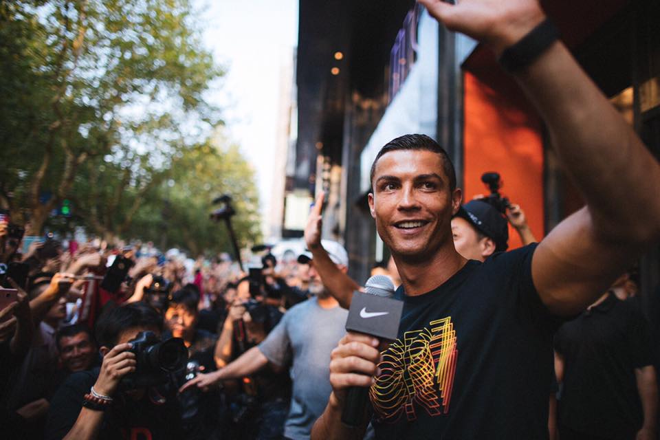 Ronaldo gây náo loạn 'thị trường tỷ dân' - Bóng Đá
