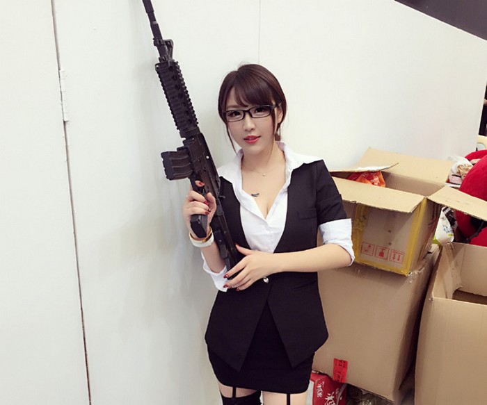 Showgirl nổi tiếng châu Á khoe body, nhìn là yêu - Bóng Đá