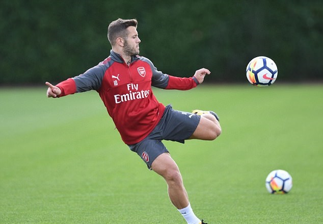 Wilshere tái xuất, Arsenal tập luyện trong mưa rào - Bóng Đá