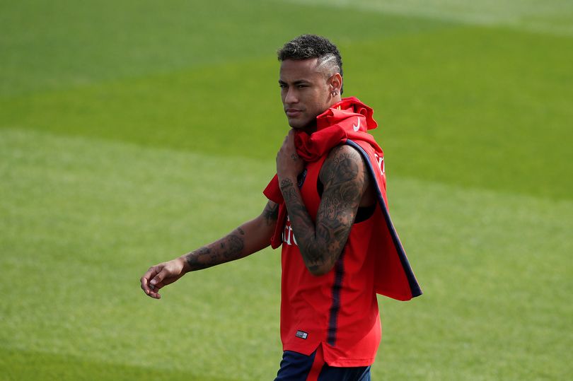 Mặc kệ Barca, Neymar lao vào tập luyện - Bóng Đá