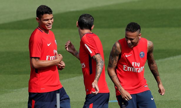 Mặc kệ Barca, Neymar lao vào tập luyện - Bóng Đá