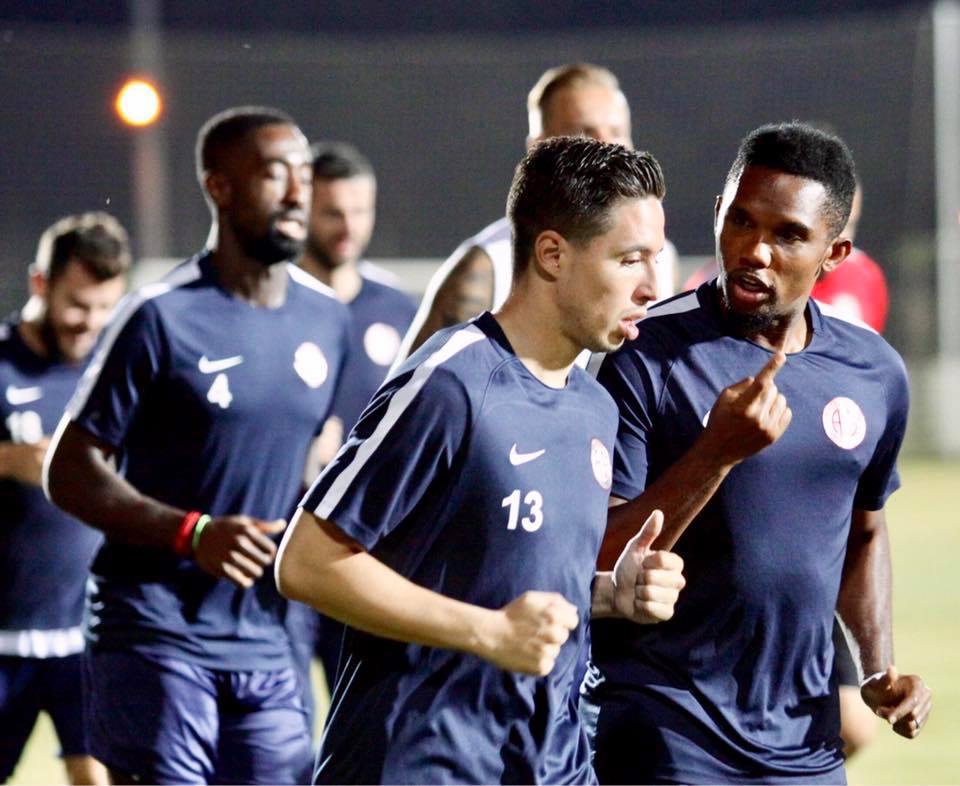 Vừa tới Thổ Nhĩ Kỳ, Nasri liền xỏ giày ra sân tập - Bóng Đá