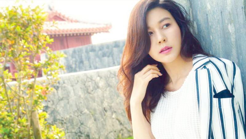Đẹp rạng ngời và quyến rũ như Kim Ha Neul - Bóng Đá