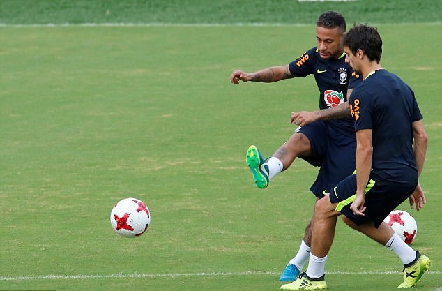 Neymar 'quẩy' cực sung, chờ so tài 'Mãnh hổ' Falcao - Bóng Đá