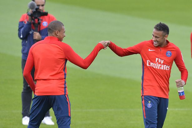 Mbappe kết thân Neymar ở buổi tập đầu tại PSG - Bóng Đá