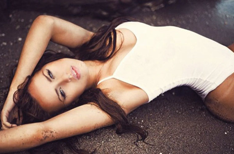 Rosie Mac - Vòng 1 nảy nở, quá bốc lửa - Bóng Đá