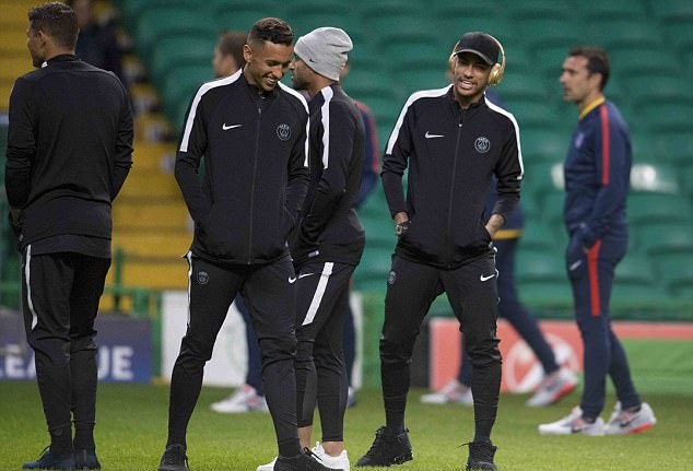 Mbappe & Neymar dẫn đầu đoàn quân PSG đổ bộ Glasgow - Bóng Đá