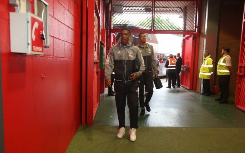 Chùm ảnh: Man Utd đến sân Old Trafford - Bóng Đá