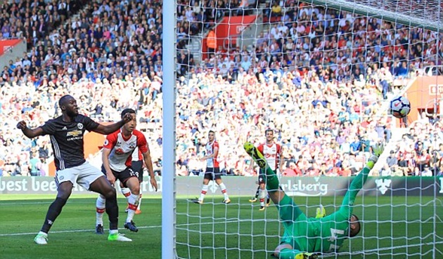 Sút tung lưới Southampton, Lukaku đạt thành tích khủng - Bóng Đá