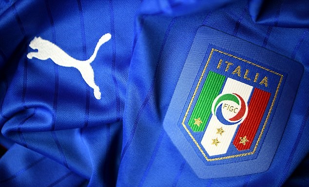 Italia trình làng mẫu áo mới - Bóng Đá