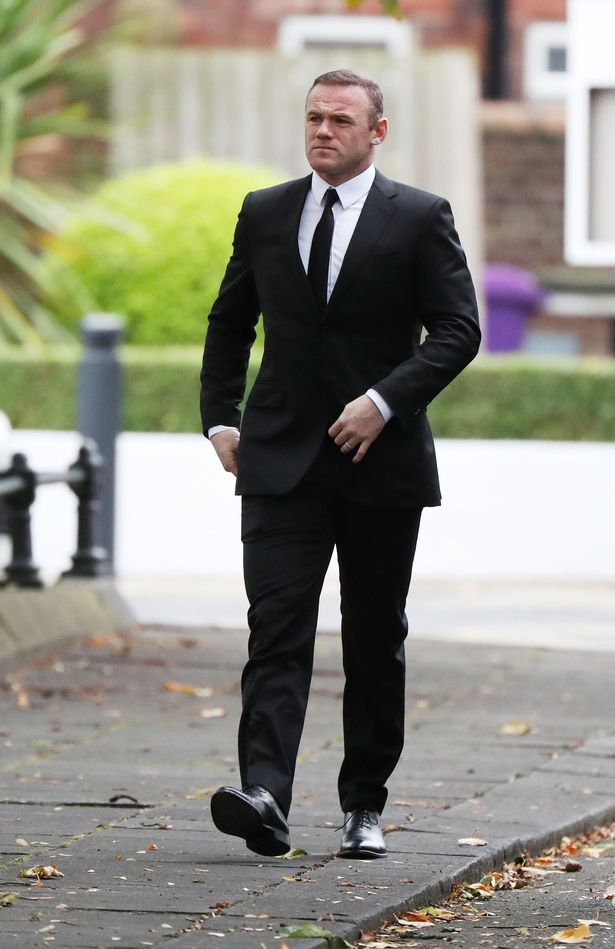 Rooney diện vest bảnh bao đi dự tang lễ - Bóng Đá
