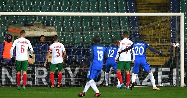 Bulgaria 0-1 Pháp: Người hùng không ngờ tới - Bóng Đá